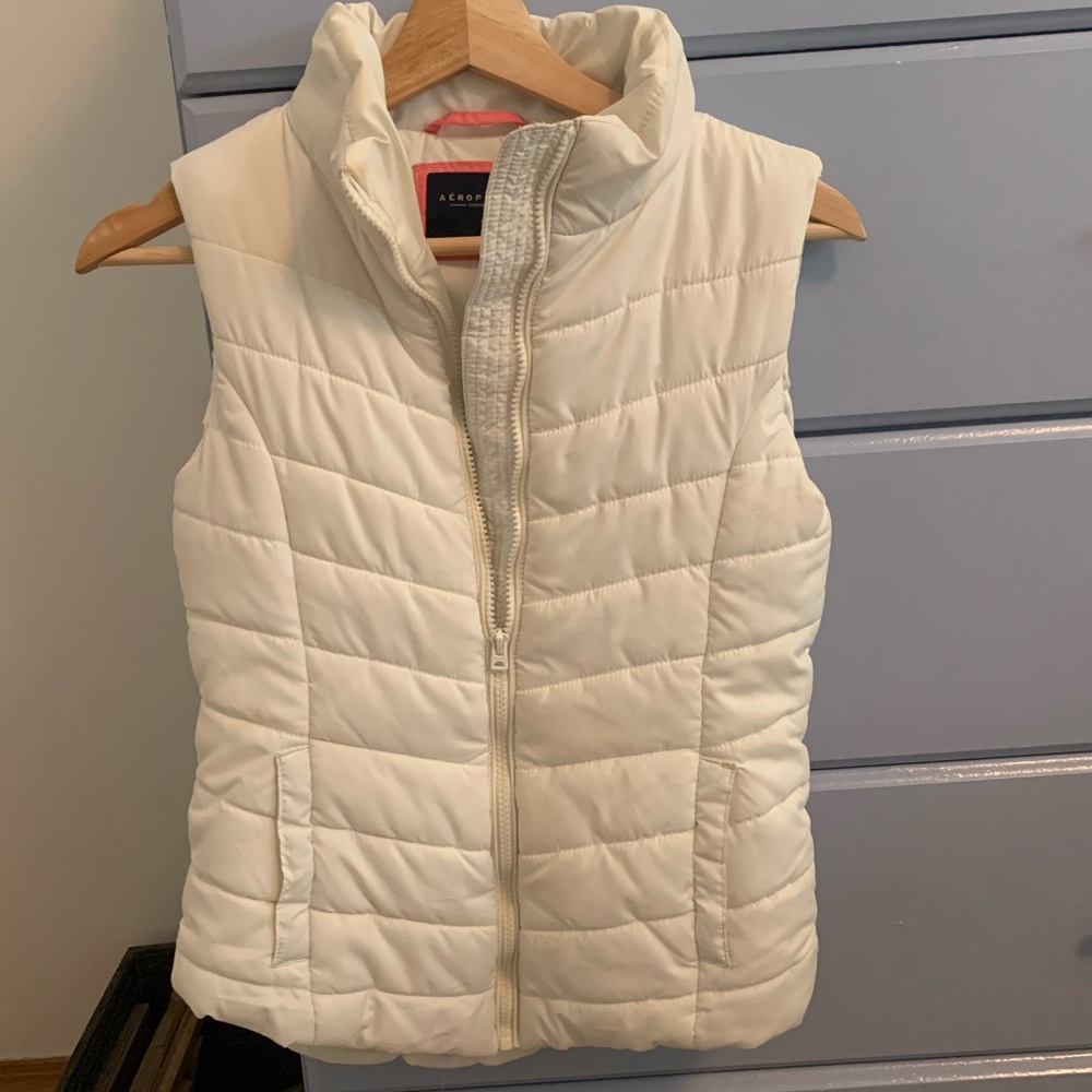 White aeropostale bubble vest